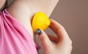 rubbing lemon wedge on underarms